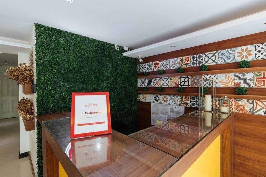 Reddoorz Plus @ Poblacion Makati Makati City Exterior photo